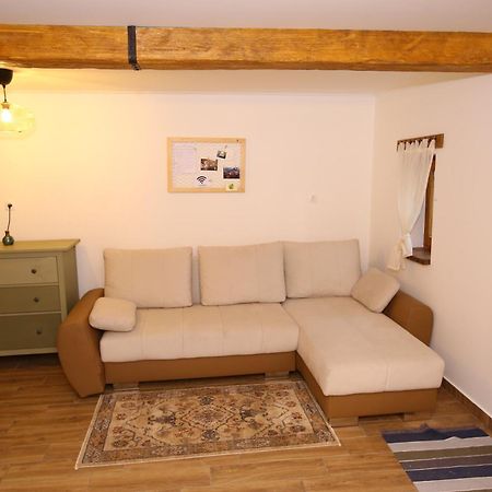Goher Pince Es Vendeghaz Apartment Csaszartoltes Exterior photo
