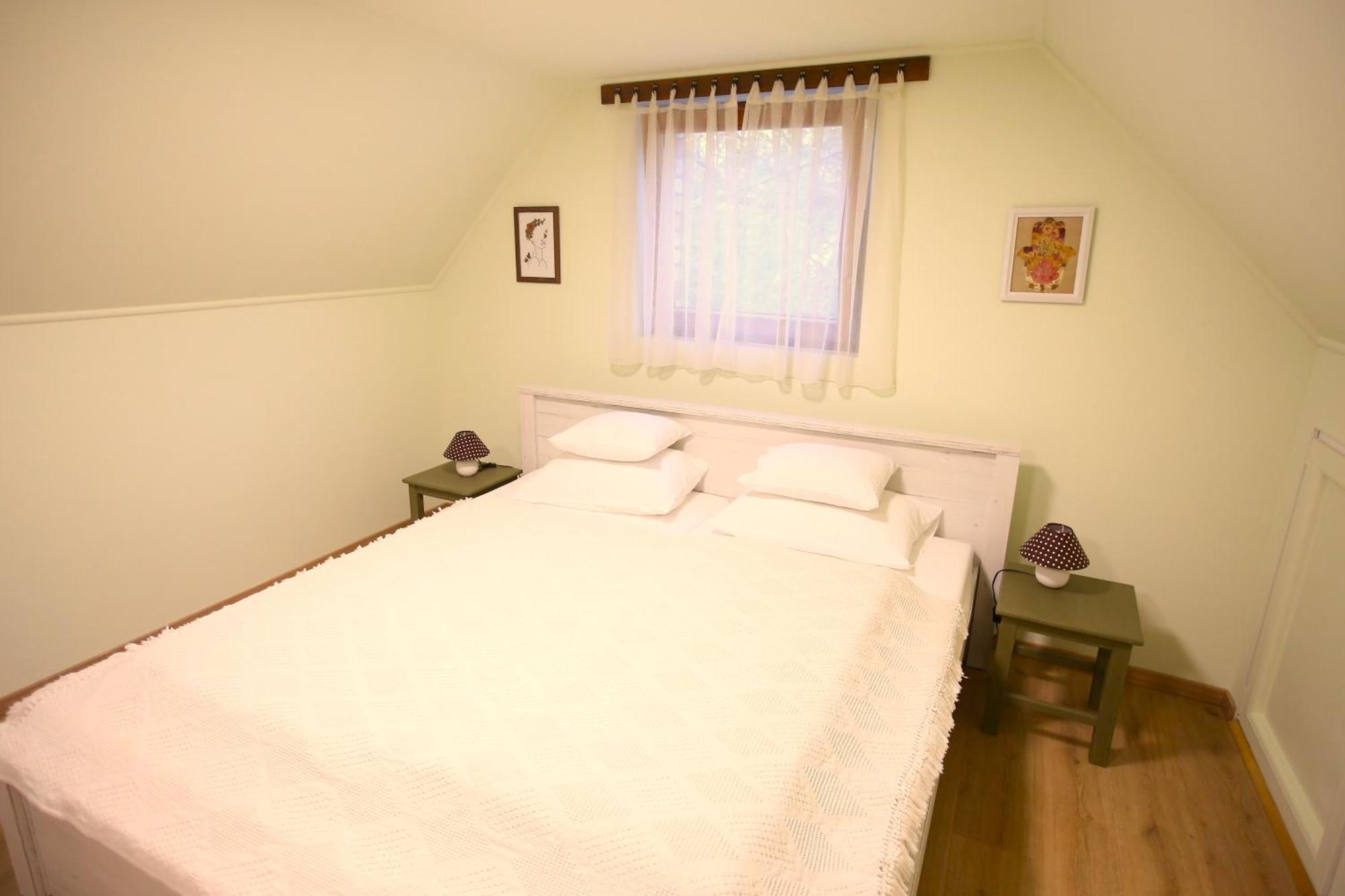 Goher Pince Es Vendeghaz Apartment Csaszartoltes Exterior photo