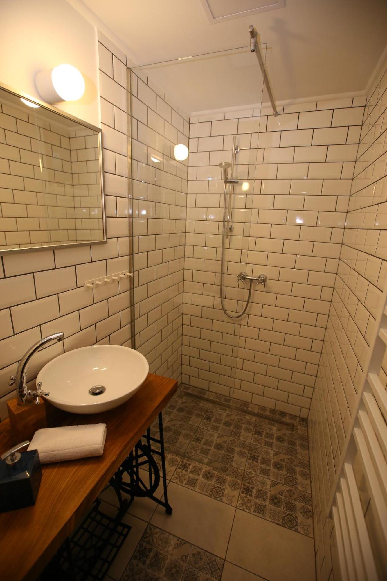 Goher Pince Es Vendeghaz Apartment Csaszartoltes Exterior photo